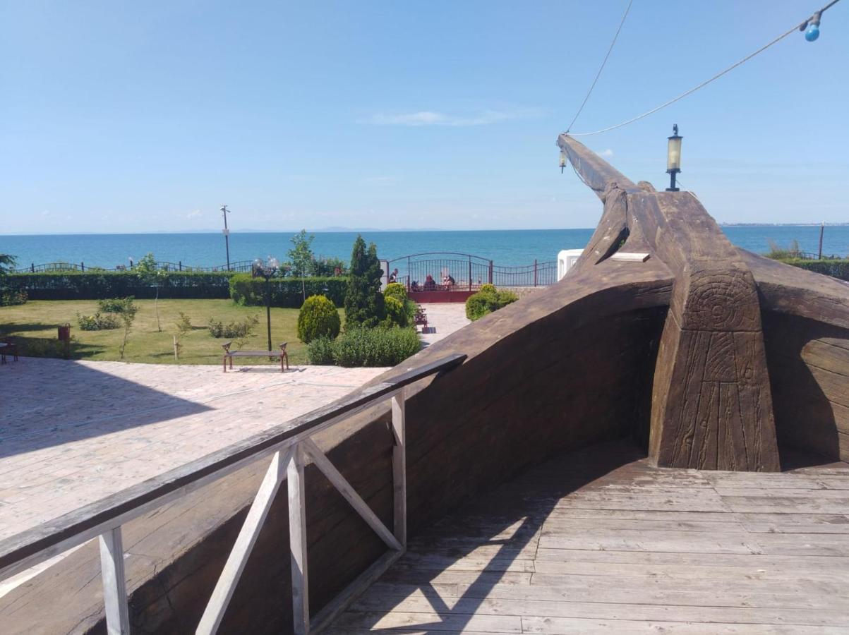 On The Beach Elenite Exterior foto